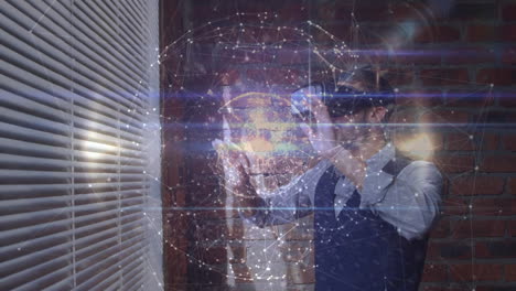 animación de la red de conexiones sobre el hombre que usa auriculares vr