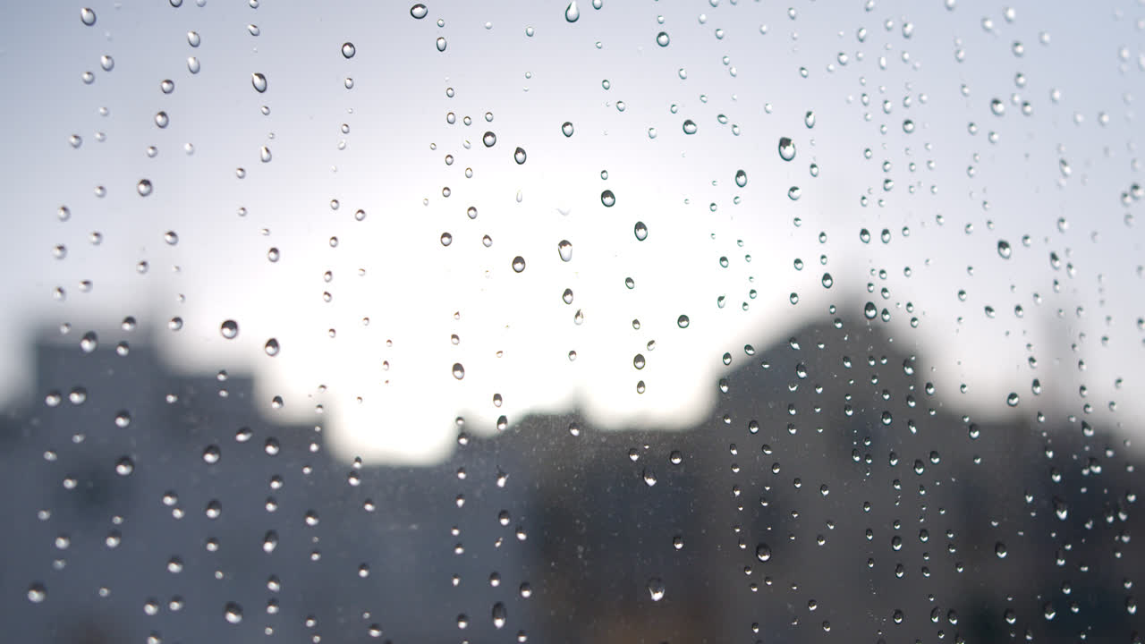 창문에 빗방울