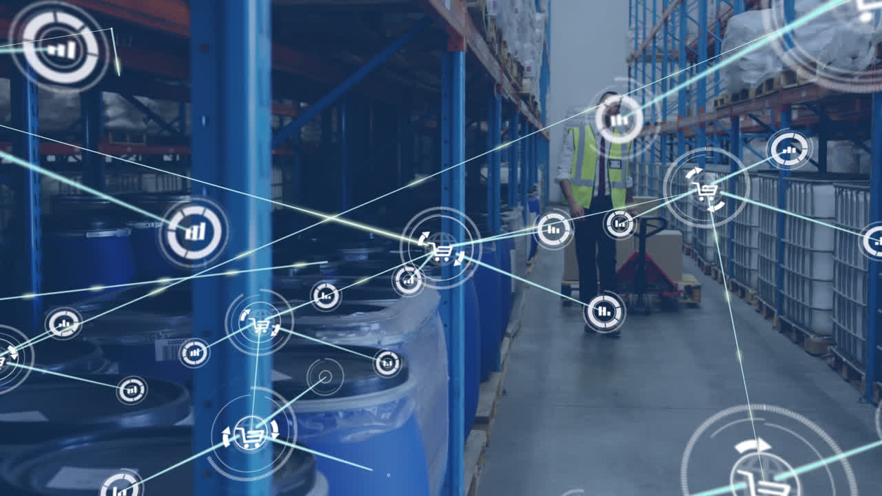 animación de una red de iconos digitales sobre un trabajador caucásico tirando de un camión de paletas en un almacén