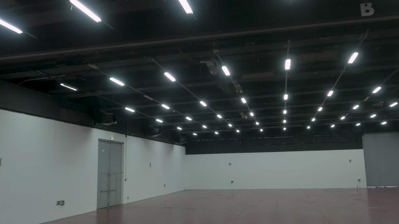 centro de convenciones para reuniones, gran sala para entretenimiento, eventos, deportes, etc.