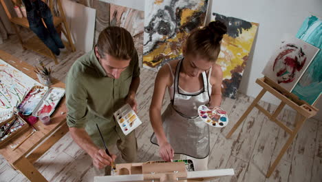 People-painting-indoors