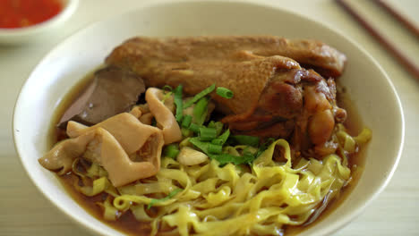 egg noodles with stewed and braised duck in