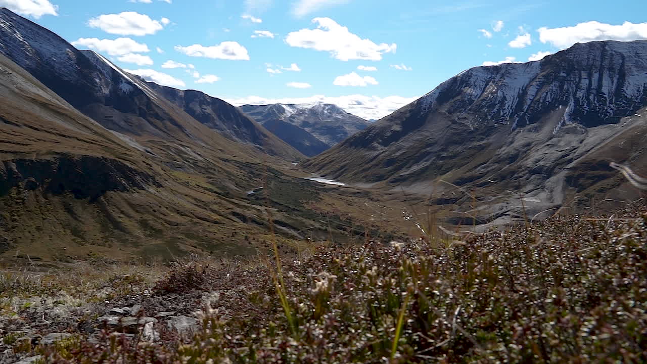 una vista a la montaña en columbia británica
