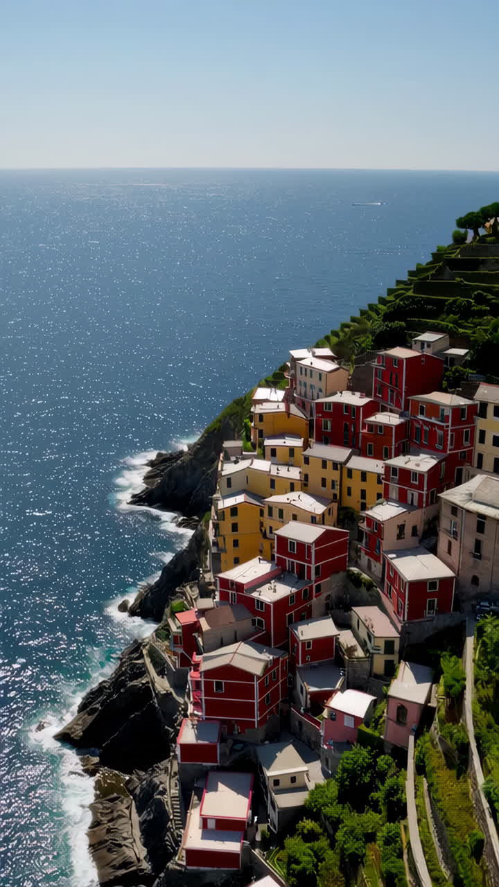 Colorato villaggio costiero di Manarola, Cinque Terre, Italia