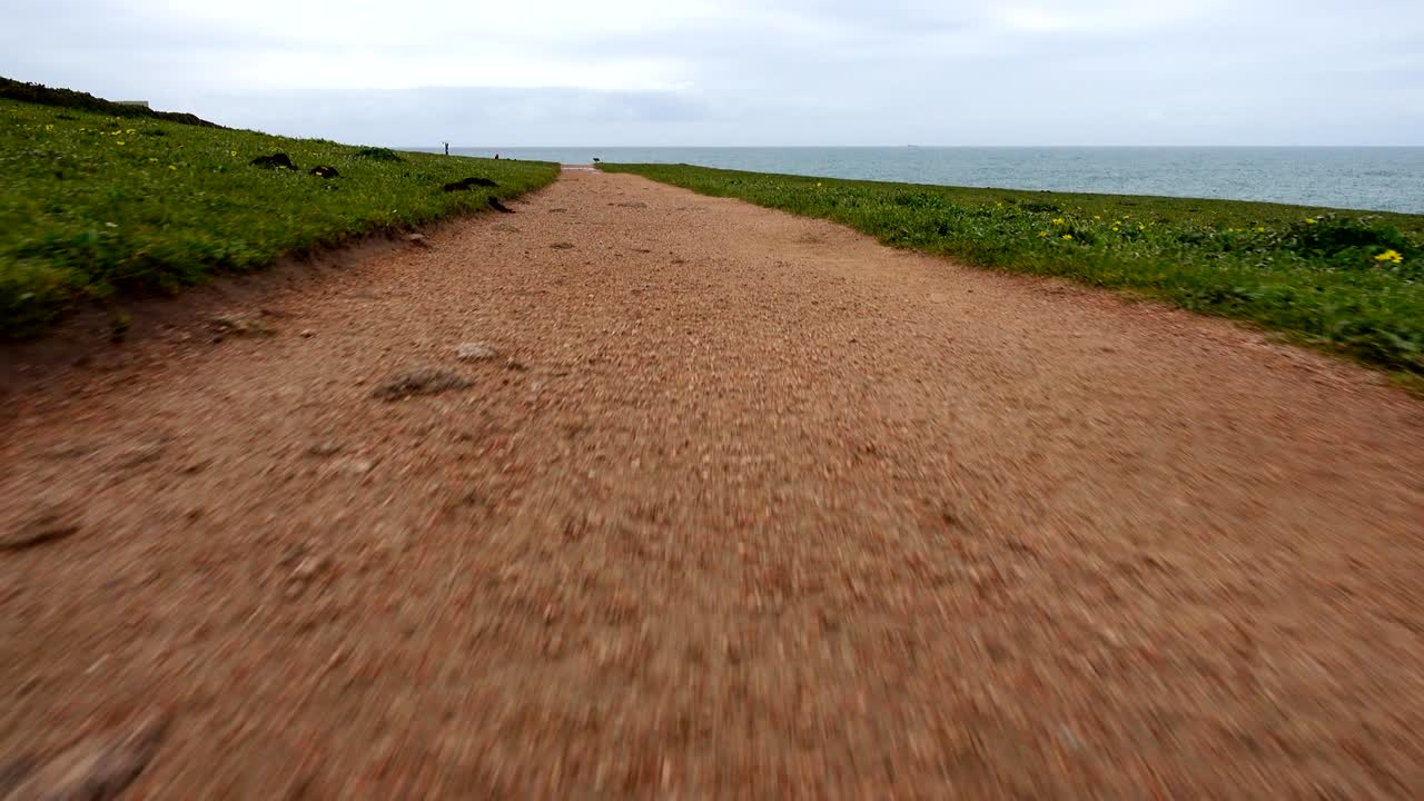 대서양을 가로지르는 산 위의 산책 도로 - 라 코루냐, 스페인