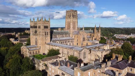 Catedral-De-Durham-En-El-Condado-De-Durham-En-Un-Día-Soleado---Imágenes-De-Drones-Aéreos-4k-Hd-Zoom