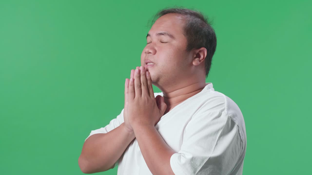 기도하고 축하하는 사람