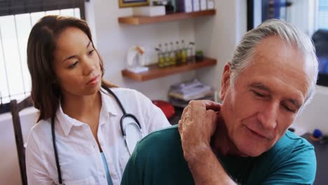 Senior-man-receiving-neck-massage-from-physiotherapist-4k