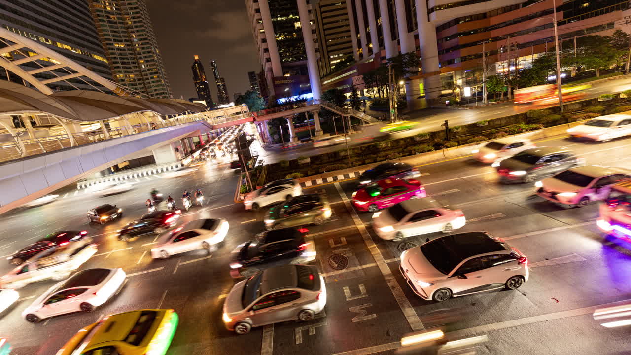 timelapse of rush hour traffic in central bangkok at night