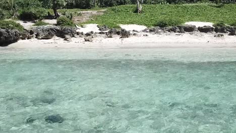 imágenes fijas sobre impresionantes aguas claras del océano y playa de arena