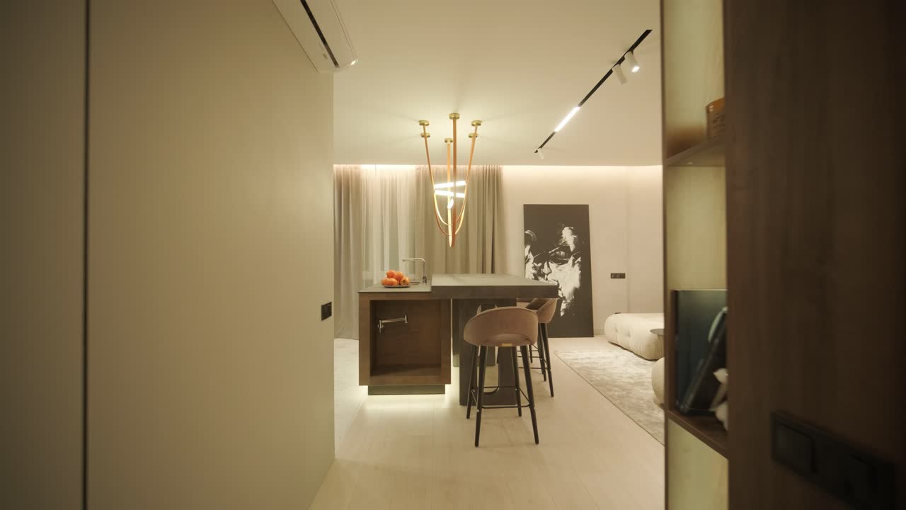 interior de hogar minimalista elegante y elegante con líneas limpias, colores neutrales e iluminación ambiental cálida, creando un ambiente acogedor y moderno.