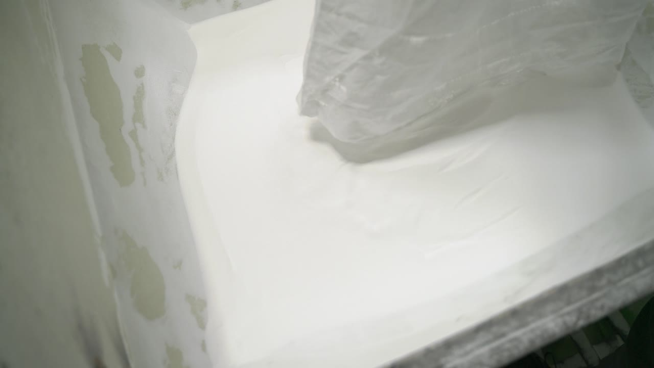 rebanadas trabajadas bolsa de polímero abierta, planta de fabricación de plástico