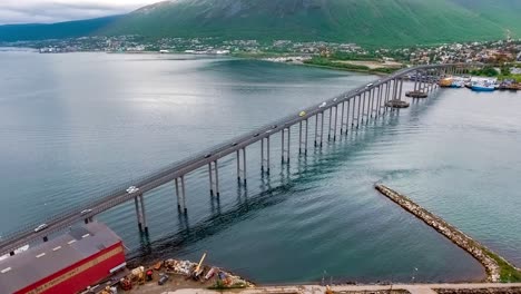 puente de la ciudad de tromsø, noruega imágenes aéreas
