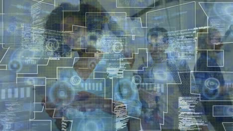animación de escaneos y procesamiento de datos sobre personas de negocios que utilizan dispositivos electrónicos