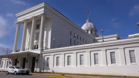 the alabama state capital building in montgomery alabama