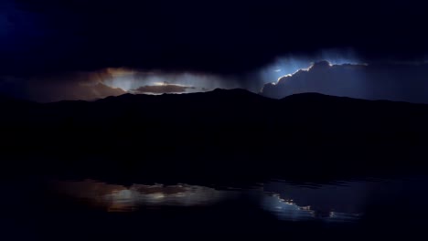 espectacular puesta de sol y nubes de tormenta sobre el lago coot, boulder, colorado