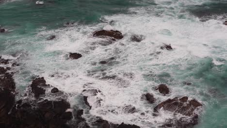 Imágenes-Pacíficas-Y-Relajantes-De-Hermosas-Olas-Azules-Del-Océano-Rompiendo-La-Costa-Rocosa-En-La-Costa-De-Loch-Ard-Gorge-12-Apóstoles-Y-El-Interior-De-Port-Campbell