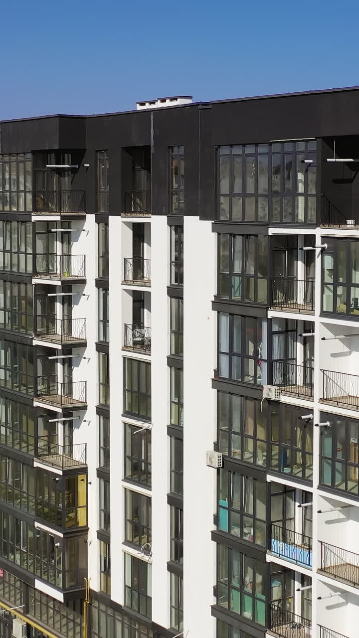 fachada de un edificio de apartamentos moderno