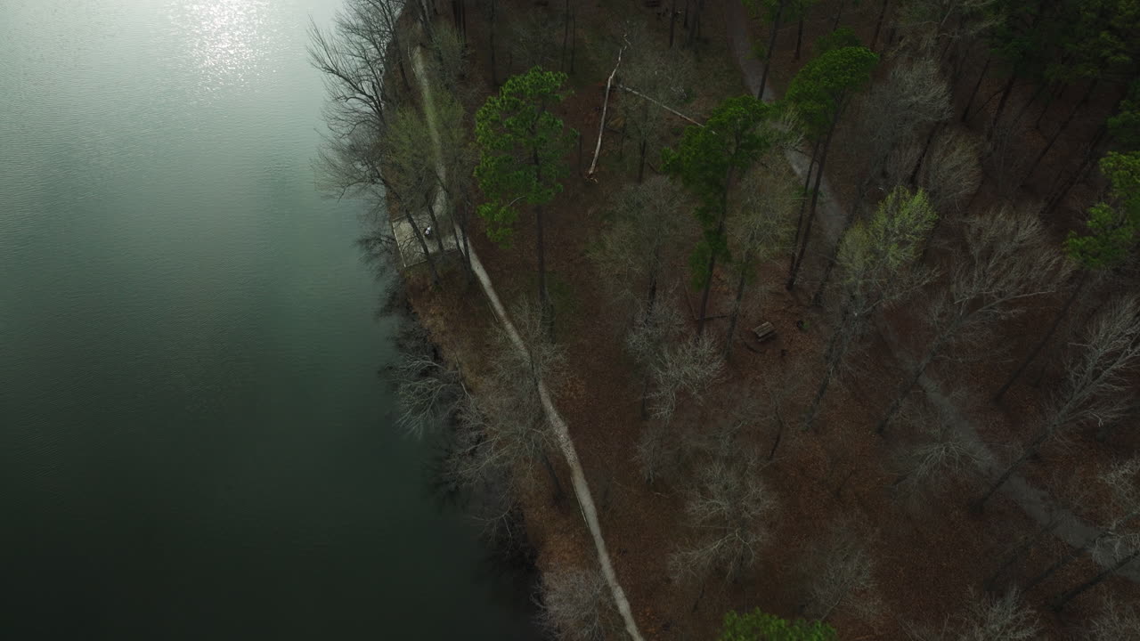 vista tranquila del parque de la zona recreativa del lago wedington cerca de fayetteville en arkansas, estados unidos