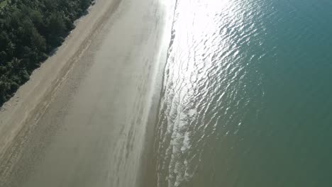 Hermosa-Vista-De-Verano-De-Ariel-En-Pugu-Beach-Semata,-Lundu-Sarawak