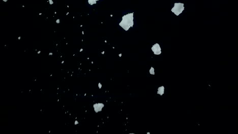 Schnee-Fliegt-In-Zeitlupe-Durch-Die-Luft,-Schwarzer-Hintergrund,-120-Fps-#3