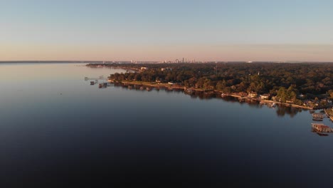 Vista-Aérea-De-La-Calle-Tranquila