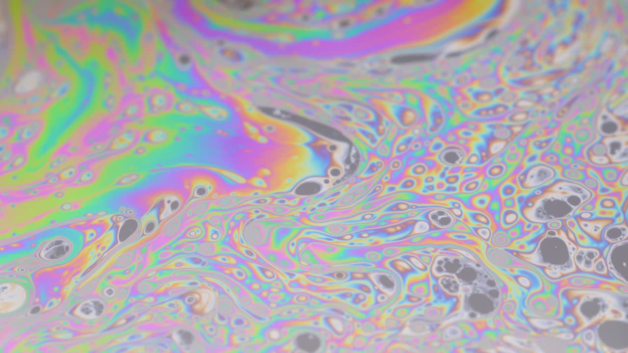 빛의 간섭으로 만들어진 놀랍고 미친듯이 움직이는 다채로운 패턴