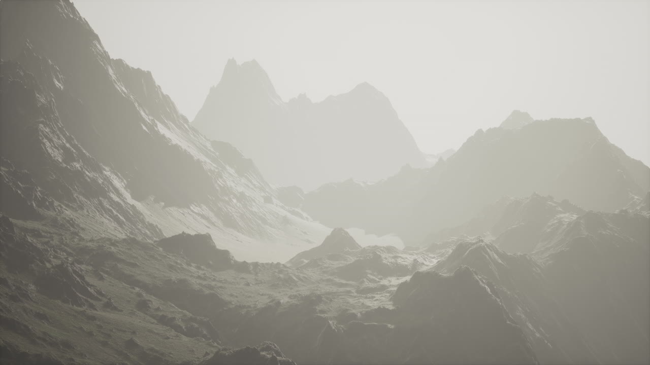 안개 속의 산들