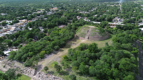 aerial establishing view of the pyramid kinich kak moo in izamal, yucatán, mexico, highlighting its historical importance