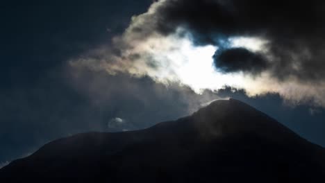 mount hunter mit wolkendecke und sonne