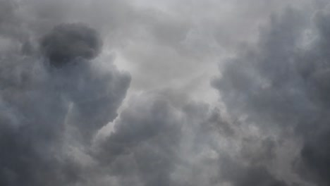 4k-dark-clounds-and-Heavy-Lightning-Storm