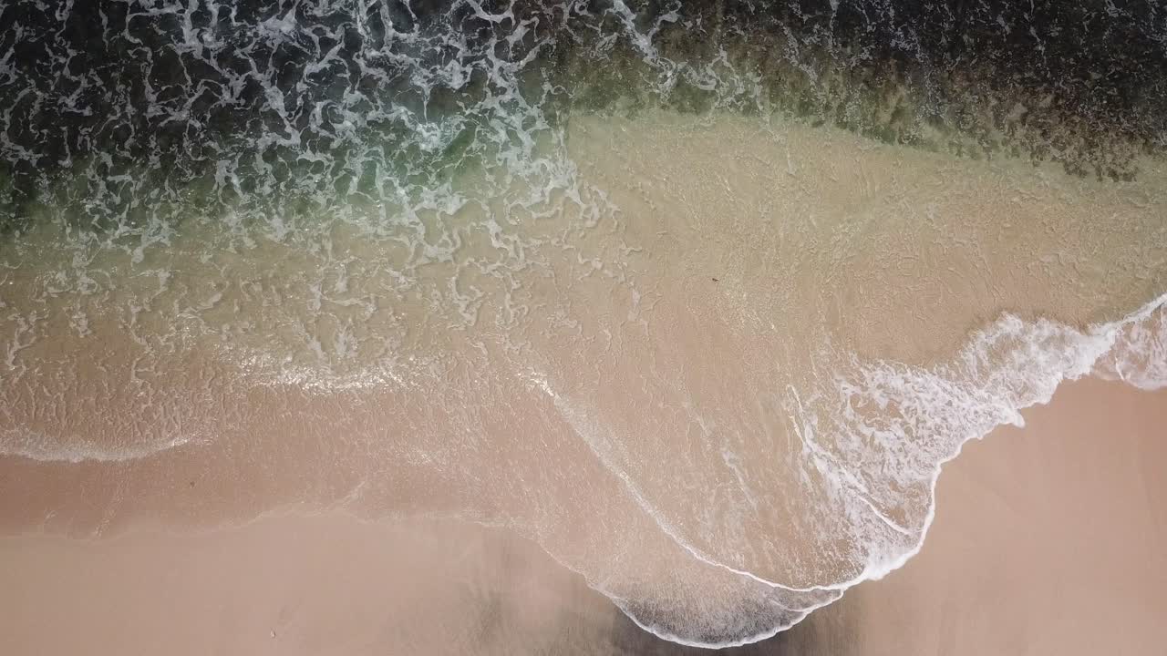 조감도, 해변의 파도