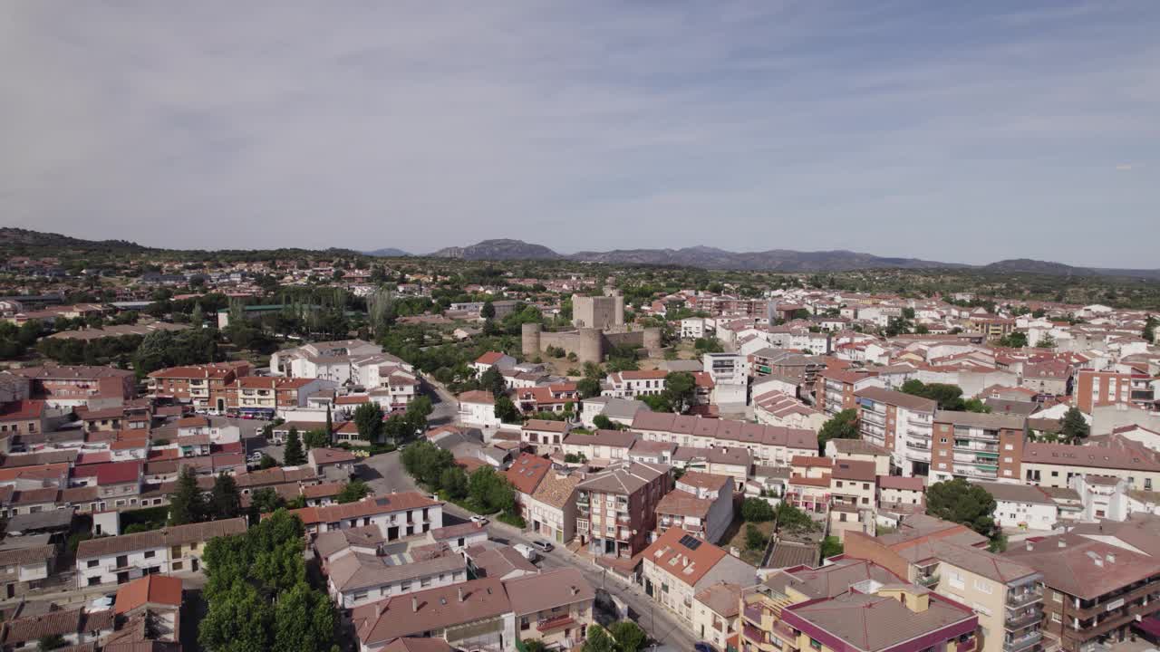 Castillo de la Coracera, medieval castle in San Mart&iacute;n de Valdeiglesias, Spain