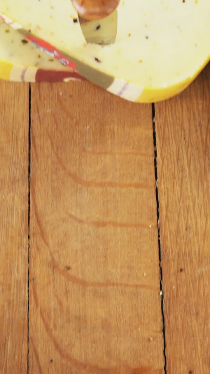 varios alimentos en tablero de madera