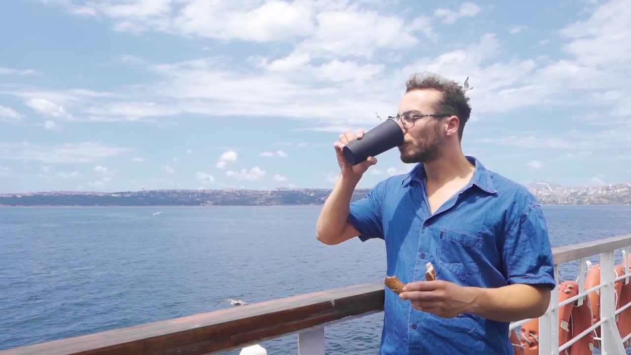 viajando por el mar en cámara lenta.