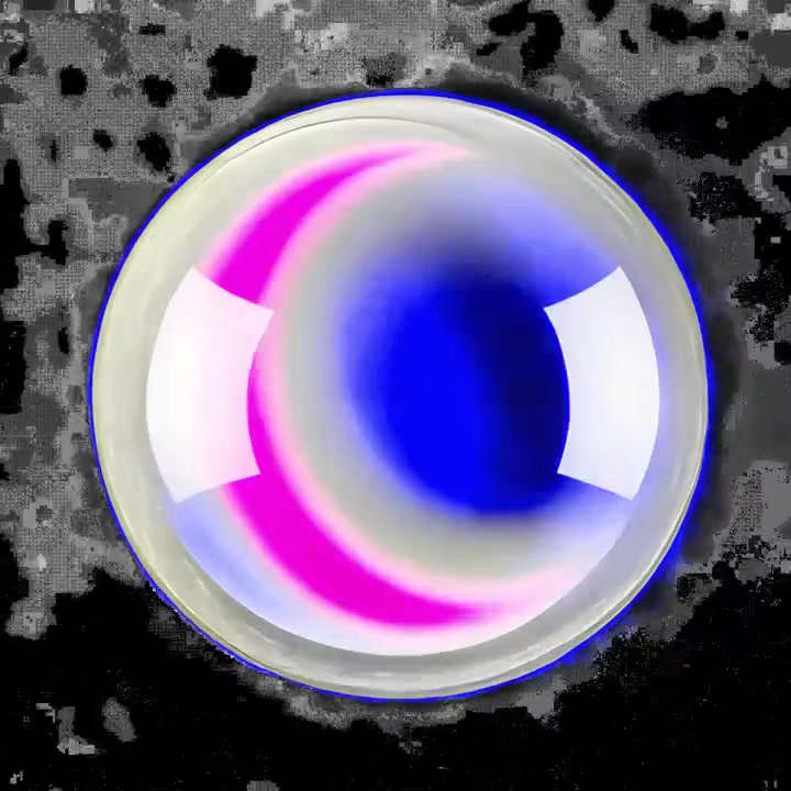 Glanzende abstracte bol die morft met levendige kleuren op een donkere achtergrond.