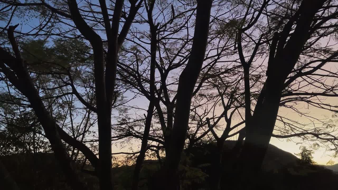 el colorido time-lapse del atardecer