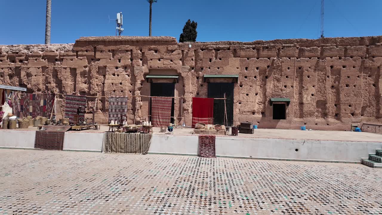 el palacio de badi en marrakech, marruecos riad dentro de medina, escenario de una película árabe