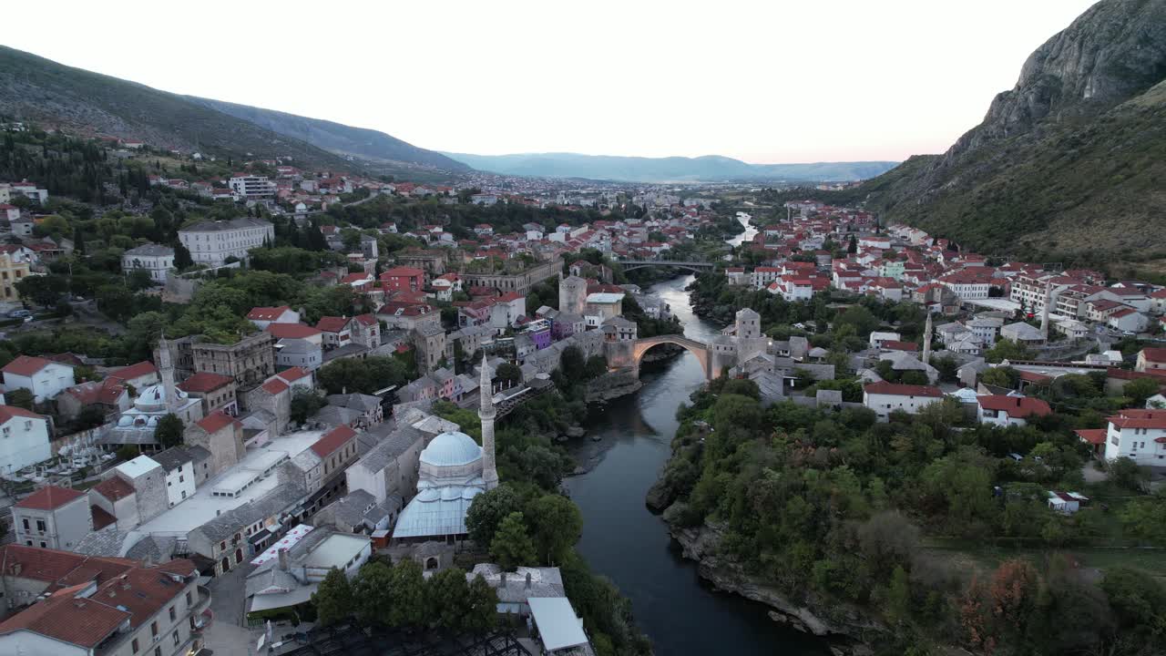 puente de mostar al amanecer