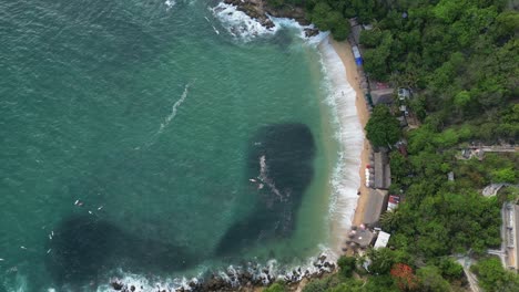 Playa-Carrizalillo,-Puerto-Escondido,-Oaxaca,-Mexico,-A-Través-De-Video-Drone