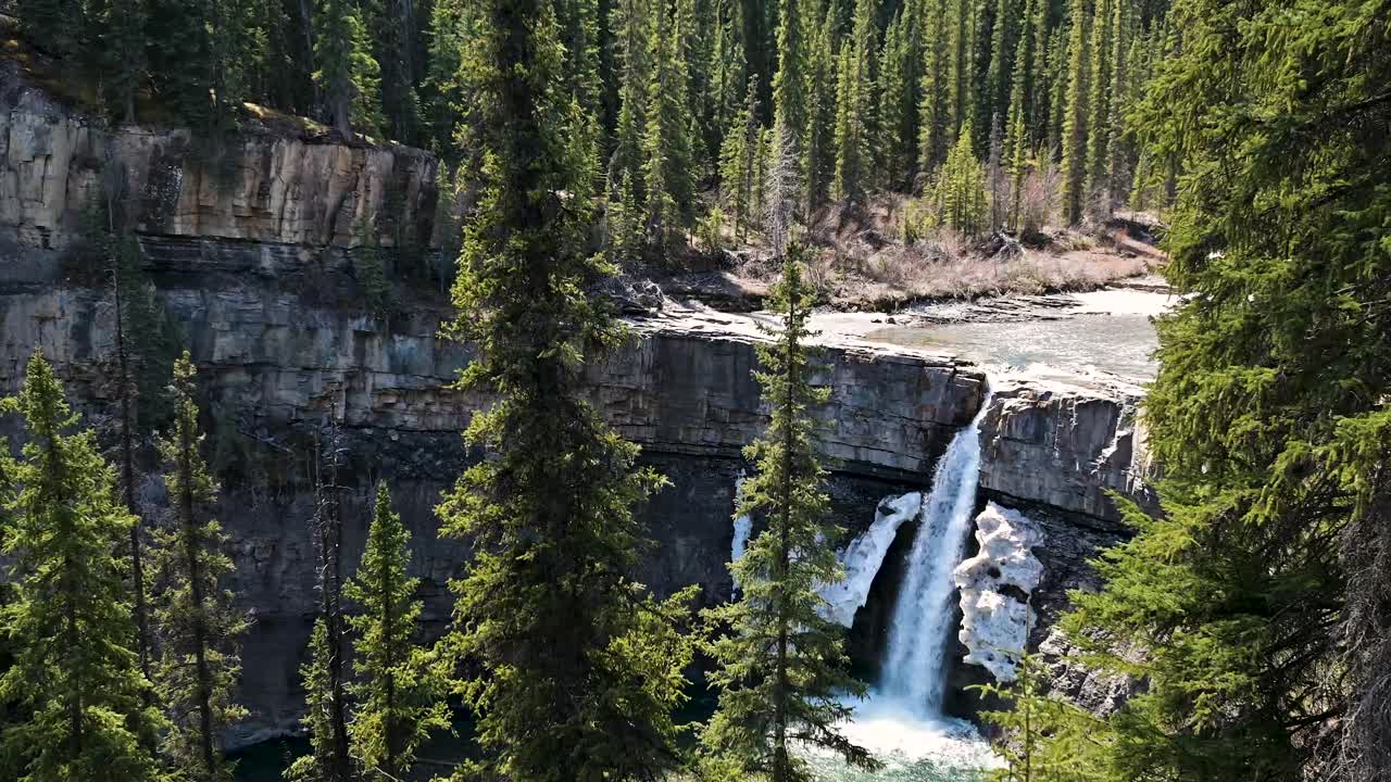 Primo piano delle Cascate Crescent a Nordegg, Alberta, Canada