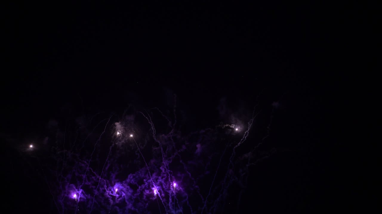 밤하늘의 불꽃놀이.