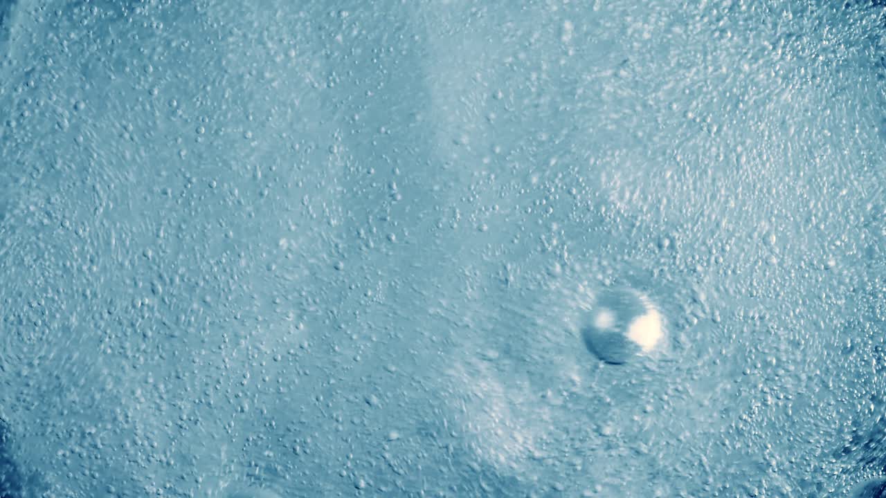 파란색 추상적인 배경에 물에 산소 거품