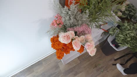 alto ángulo de ingredientes utilizados en el procesamiento floral para arreglos
