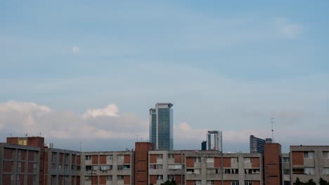 Zeitraffer-Der-Monduntergang-Am-Morgen-Mit-Wolken-In-Mexiko-Stadt