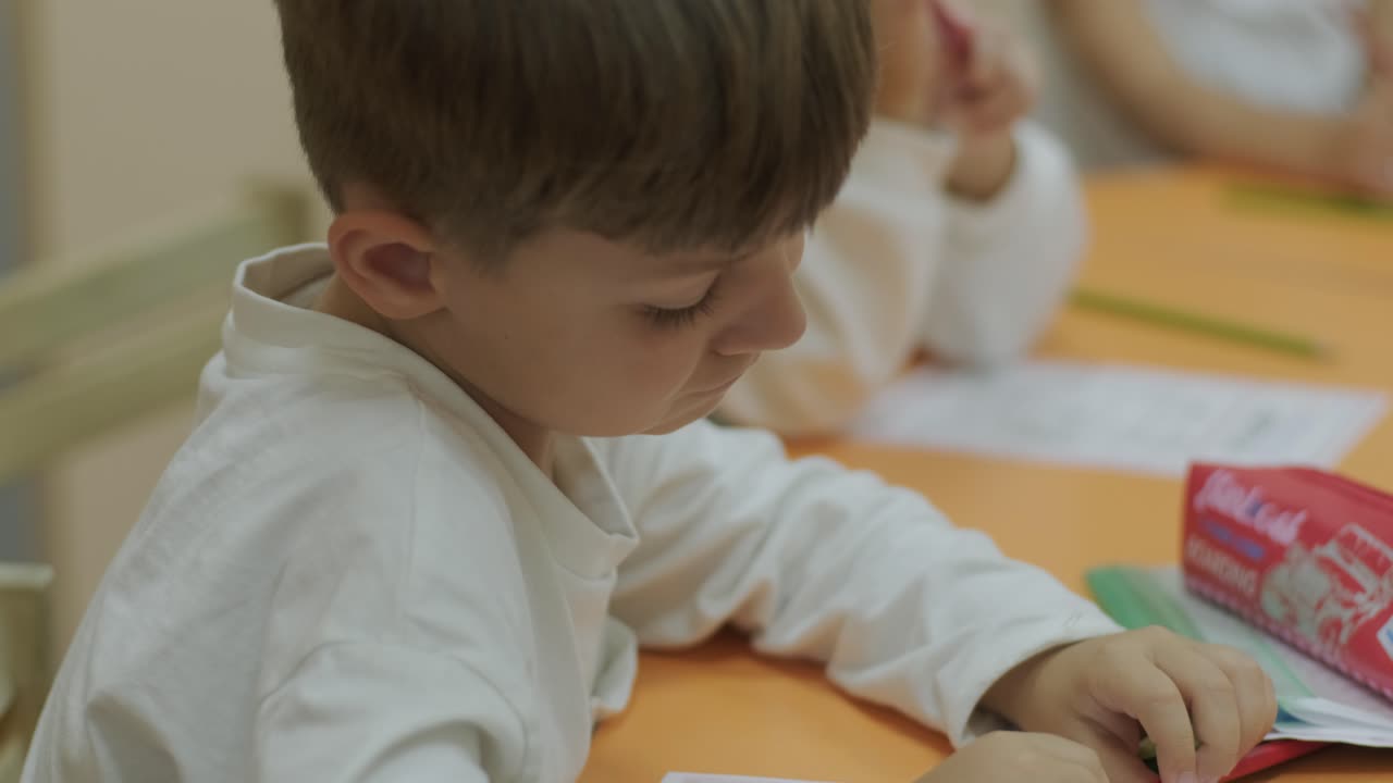 Clase de preparación preescolar en un centro de aprendizaje