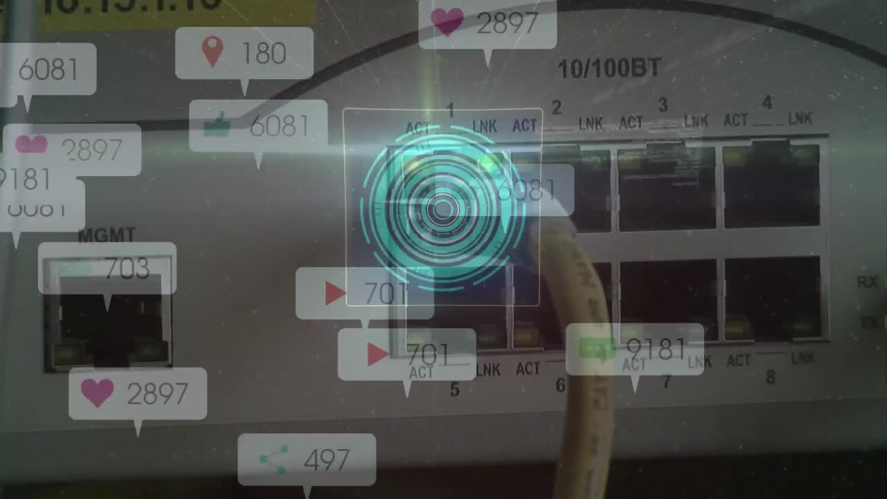 animación de texto de 6g, iconos de redes sociales en banners a través del escaneo de alcance a través del servidor informático