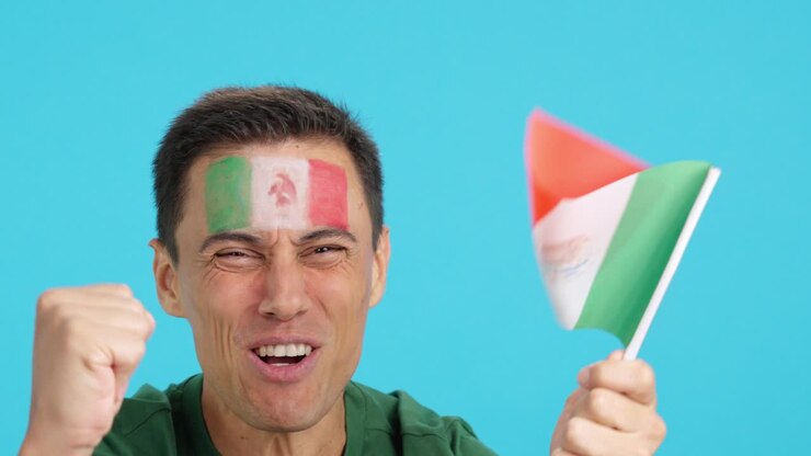 Primo piano di un uomo che sostiene la squadra messicana
