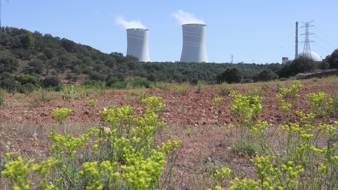 central nuclear de trillo situada cerca de la ciudad de trillo, en la provincia de guadalajara, españa