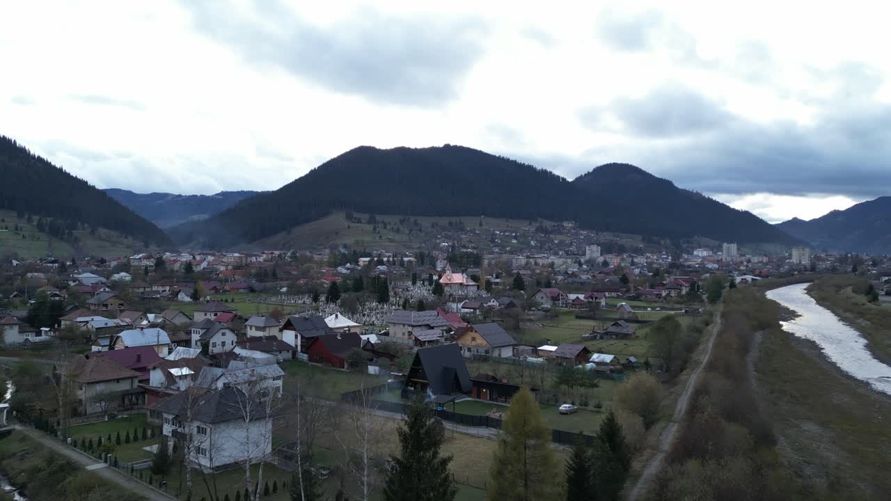 фишеэ (англ. fish eye aerial of campulung moldovenesc) - город в округе сучева, северо-восточная румыния.
